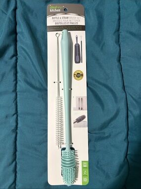 Ideal Kitchen - Mint Bottle & Straw Brush Cleaning Set - Silicone